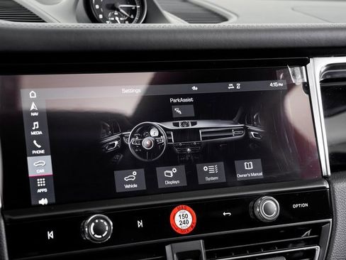 Used 2025 Porsche Macan image 19