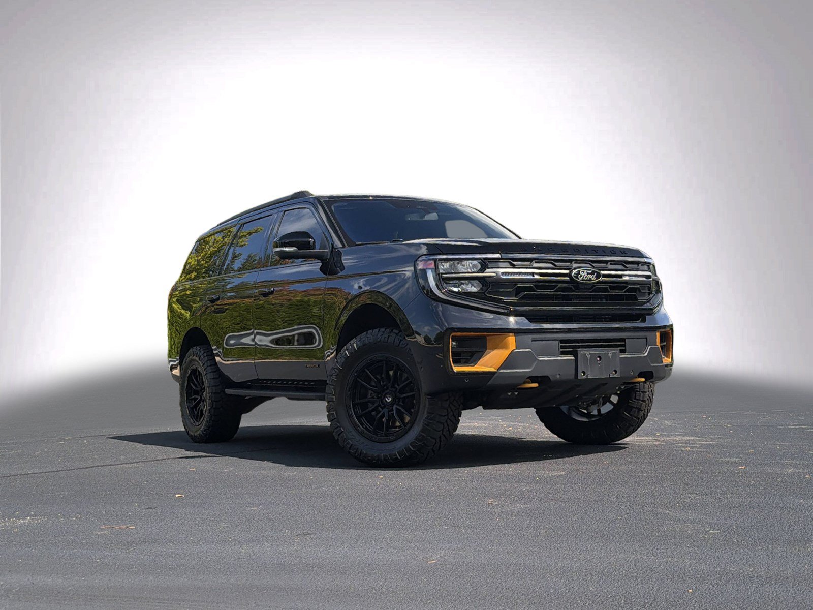 Used 2025 Ford Expedition Tremor AWD/4WD image 2