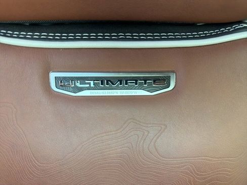 Used 2024 GMC Sierra 2500 Denali Ultimate image 16