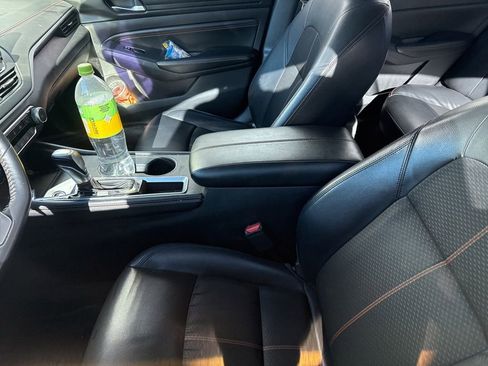 Used 2020 Nissan Altima 2.5 SR w/ Premium Package image 9