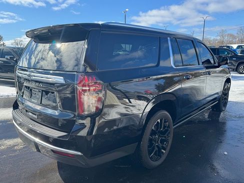 Used 2022 Chevrolet Suburban High Country image 5