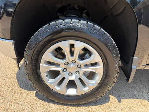 Used 2023 Chevrolet Silverado 1500 LTZ w/ Z71 Off-Road Package AWD/4WD image 9