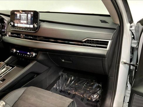 Used 2024 Mitsubishi Outlander SE image 16