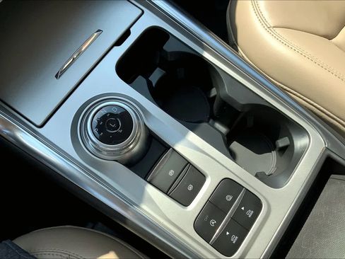 Used 2021 Ford Explorer XLT w/ Equipment Group 202A image 15