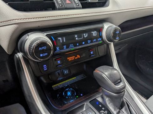 Used 2019 Toyota RAV4 Limited image 23