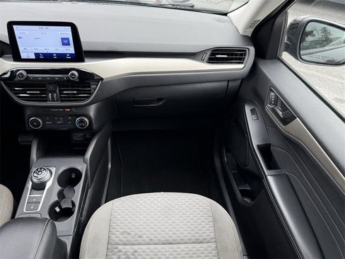 Used 2022 Ford Escape SE w/ SE Sport Appearance Package image 16