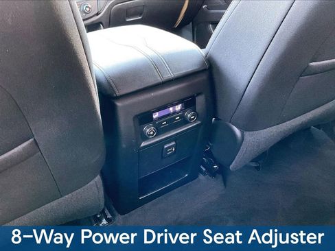 Used 2023 Chevrolet Traverse LT AWD/4WD image 11