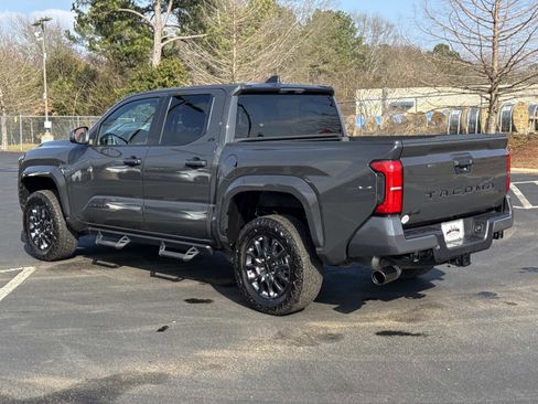 Used 2025 Toyota Tacoma SR5 image 5