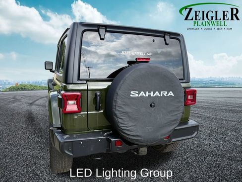 Used 2022 Jeep Wrangler Unlimited Sahara w/ Dual Top Group AWD/4WD image 4