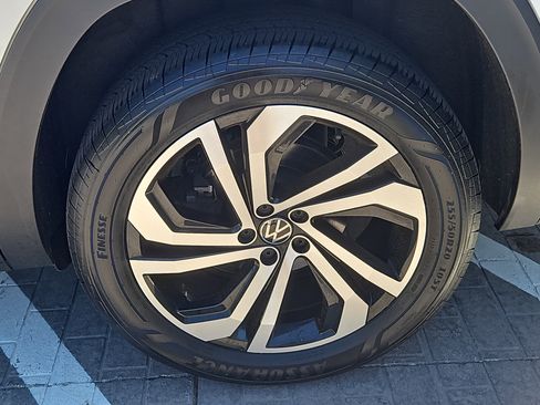 Certified 2023 Volkswagen Atlas SEL AWD/4WD image 31