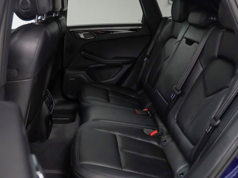 Certified 2025 Porsche Macan image 18
