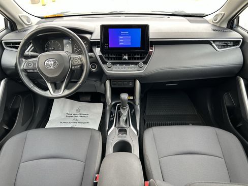 Used 2023 Toyota Corolla Cross LE w/ Moonroof Package AWD/4WD image 18