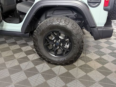 Used 2024 Jeep Wrangler Unlimited AWD/4WD image 13