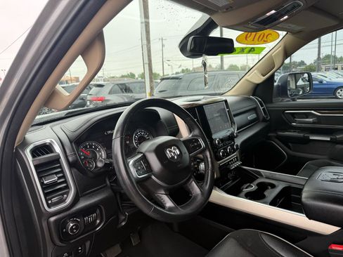 Used 2019 RAM 1500 Laramie AWD/4WD image 9