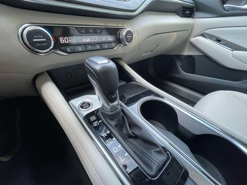 Used 2025 Nissan Altima 2.5 SL FWD image 32