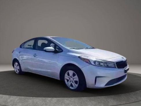 Used 2017 Kia Forte LX image 10