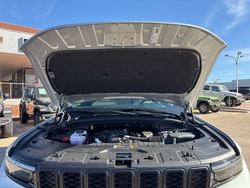 New 2025 Jeep Grand Cherokee L Limited w/ Black Appearance Package AWD/4WD image 48
