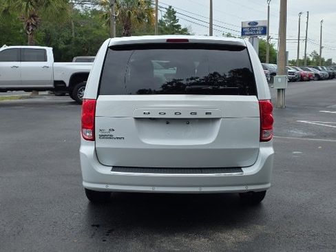 Used 2020 Dodge Grand Caravan SE w/ UConnect Hands-Free Group FWD image 12