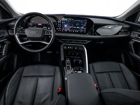 Certified 2025 Audi Q5 Premium w/ Premium Plus AWD/4WD image 8
