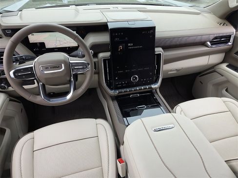 Used 2026 GMC Yukon XL Denali w/ Sun & Power Step Package image 8