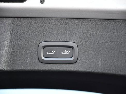 Certified 2025 Volvo XC40 B5 Core AWD/4WD image 25