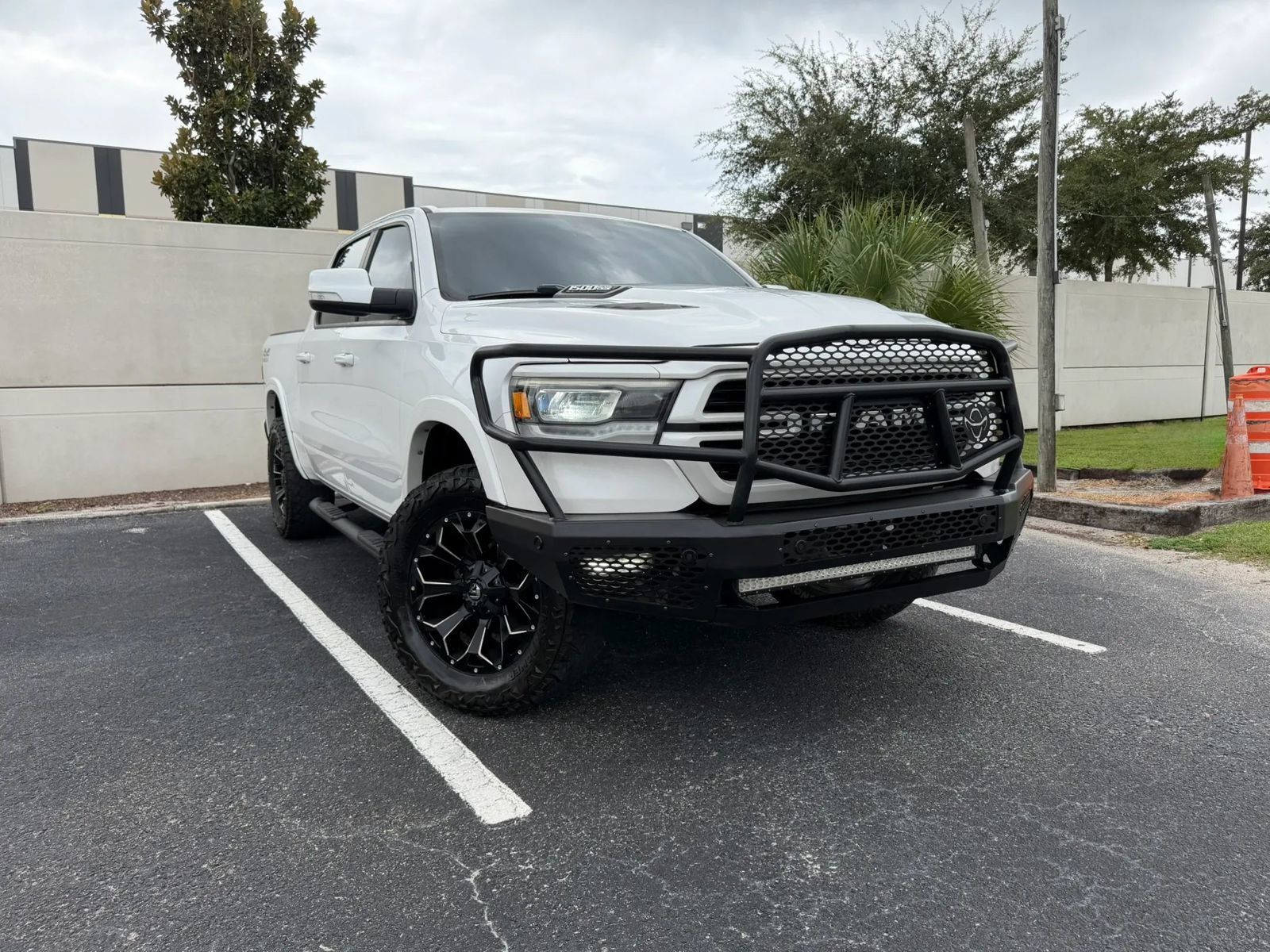 Used 2019 RAM 1500 Laramie w/ Sport Appearance Package AWD/4WD image 3