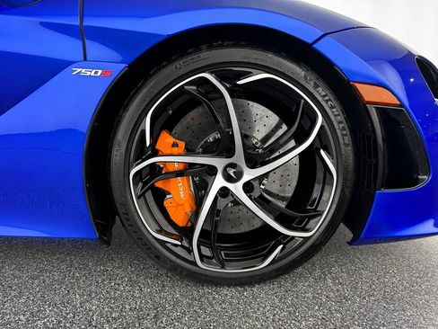 Used 2024 McLaren 750S Spider RWD image 32