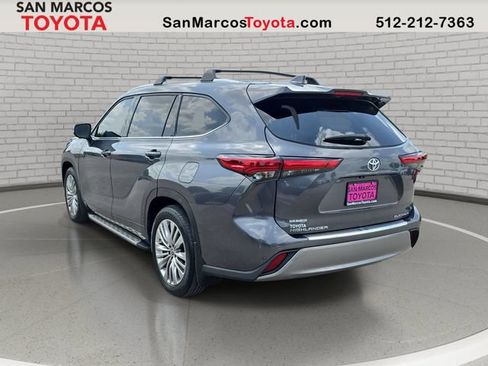 Used 2023 Toyota Highlander Platinum FWD image 8