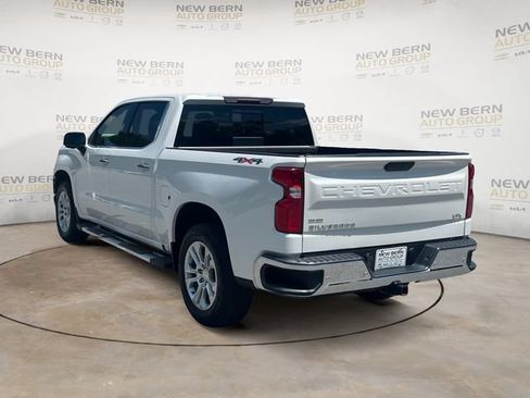 Used 2021 Chevrolet Silverado 1500 LTZ w/ LTZ Convenience Package II AWD/4WD image 3