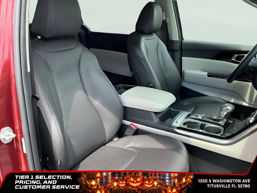 Used 2024 Kia Carnival EX FWD image 13