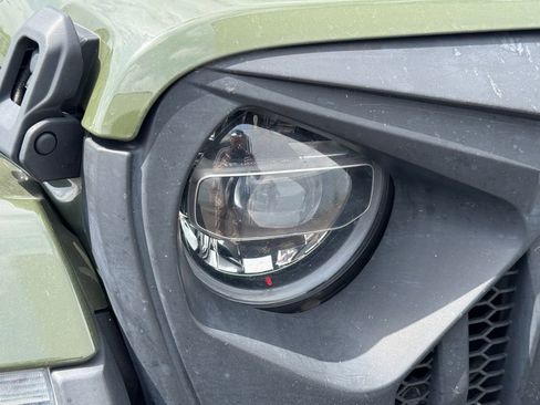 Used 2021 Jeep Wrangler Unlimited Sahara AWD/4WD image 3