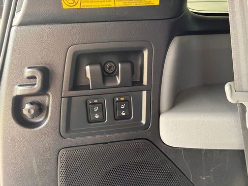 Used 2010 Toyota Sequoia Limited AWD/4WD image 39