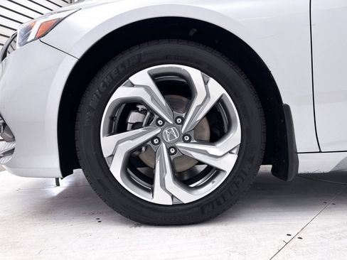 Used 2018 Honda Accord EX image 10