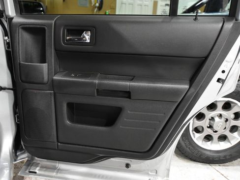Used 2019 Ford Flex SE FWD image 31