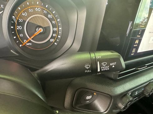 Used 2025 Jeep Gladiator Sport AWD/4WD image 22