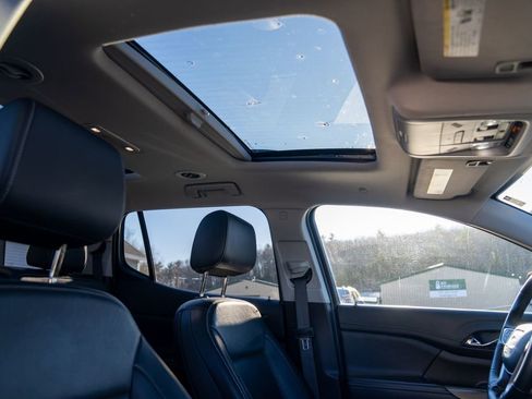 Used 2023 GMC Acadia SLT w/ Elevation Edition image 13