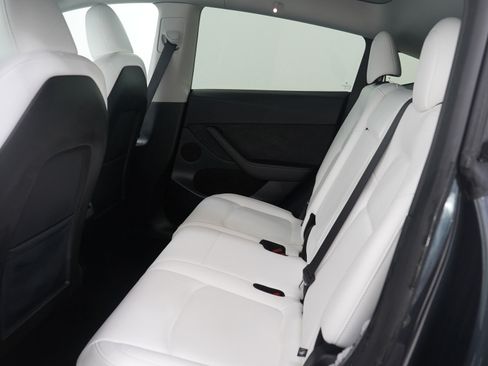 Used 2025 Tesla Model Y Long Range image 15