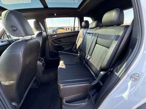 Used 2023 Volkswagen Tiguan SE R-Line image 25