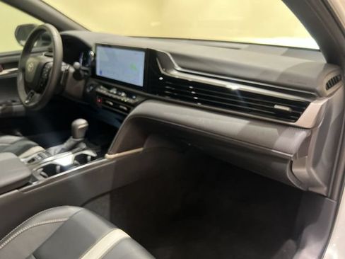 Used 2026 Toyota Camry Hybrid w/ Multimedia Upgrade Package FWD image 24