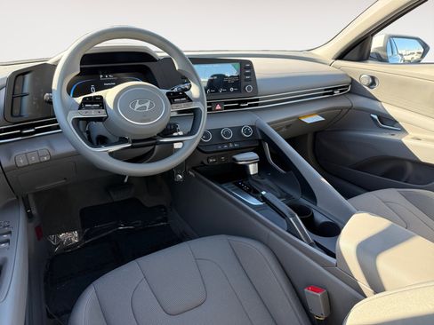 New 2026 Hyundai Elantra SE image 15