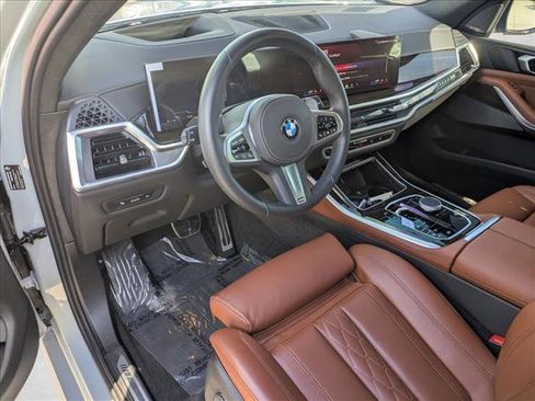 Used 2025 BMW X5 xDrive40i w/ M Sport Package image 9