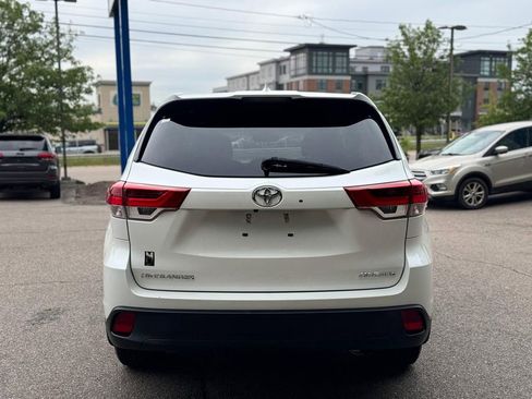 Used 2019 Toyota Highlander XLE AWD/4WD image 5