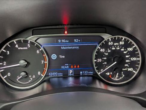 Used 2025 Nissan Altima 2.5 SV FWD image 24