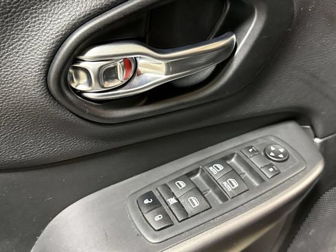 Used 2022 Jeep Cherokee Latitude Lux AWD/4WD image 20