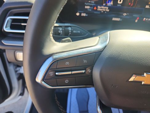 Used 2025 Chevrolet Traverse LT image 29