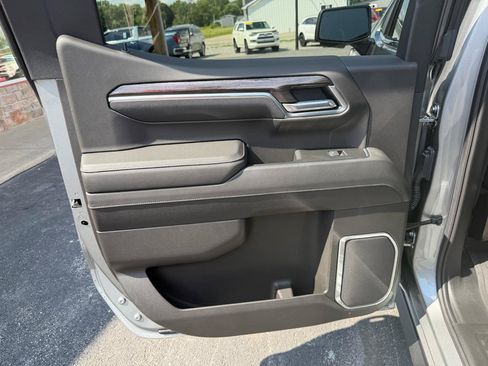 Used 2025 Chevrolet Silverado 1500 LTZ AWD/4WD image 16