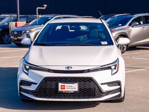 Certified 2025 Toyota Corolla SE w/ Convenience Package FWD image 2