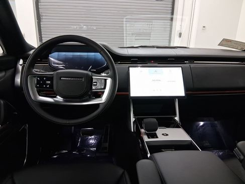 New 2025 Land Rover Range Rover SE image 4