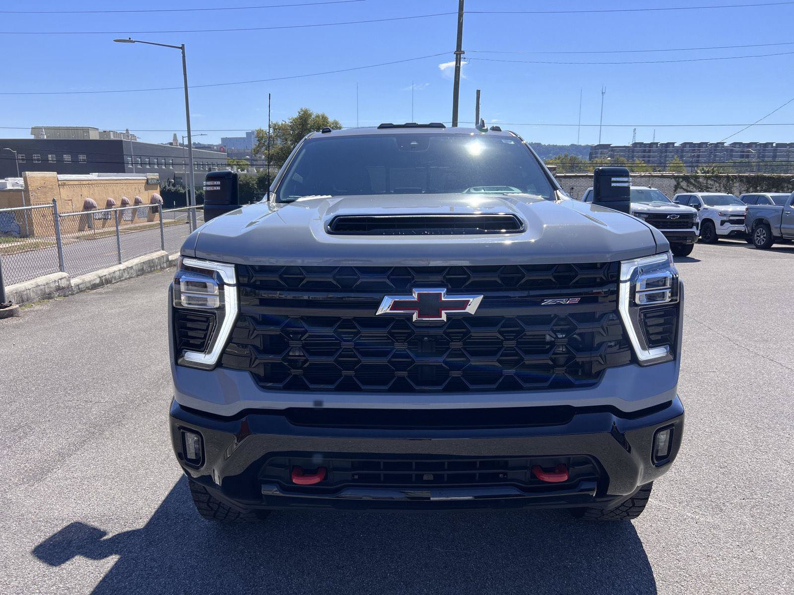 Used 2024 Chevrolet Silverado 2500 ZR2 w/ Technology Package AWD/4WD image 2