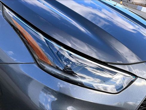 Used 2021 Toyota Highlander XLE image 32